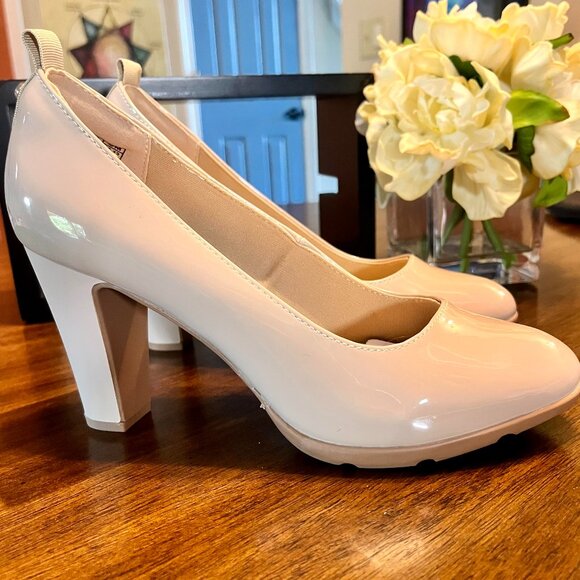 BRAND NEW Jenn Ardor Women's Round Toe Chunky Patent Heel Pump In Nude Size 8.5 - Picture 1 of 9